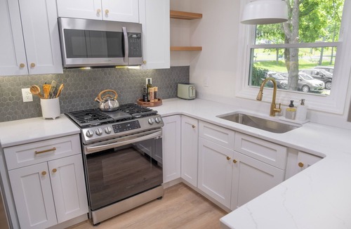 Wallkill House | Detox & Hike: Waterfront Oasis with Infrared Sauna & Shawangunk Mountains