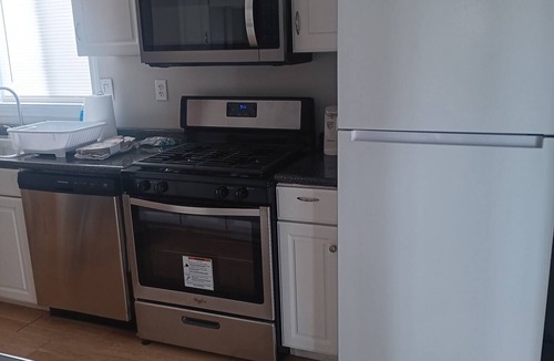 Hull Condo | DIRECT OCEAN VIEWS 36 FT DECK Spacious 4-bedroom condo in superb Hull with AC