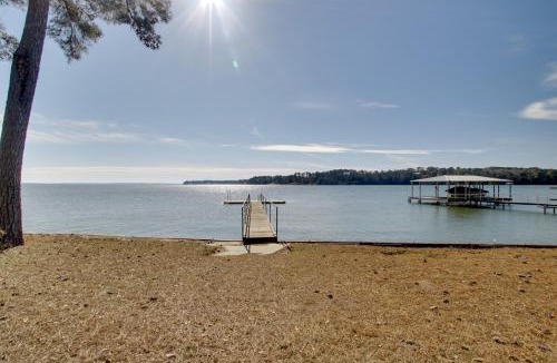 Abbeville House | Dock & Ramp Access: Water-View Gem on Lake Eufaula