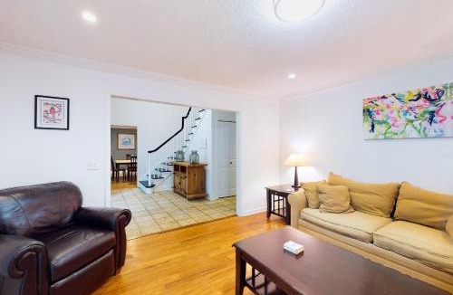 Saint Simons Island House | Dog-friendly home with central AC, washer/dryer & spacious backyard - near beach