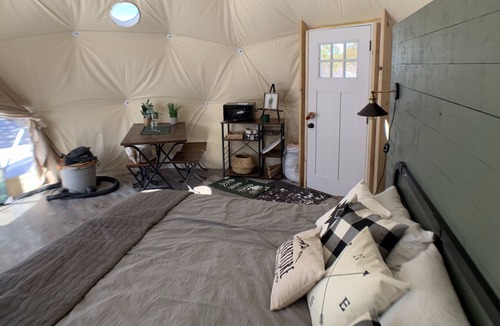 Monticello Resort | Dome 1 Blue Mountain Domes. Glamping in style. On the ground in a forest.