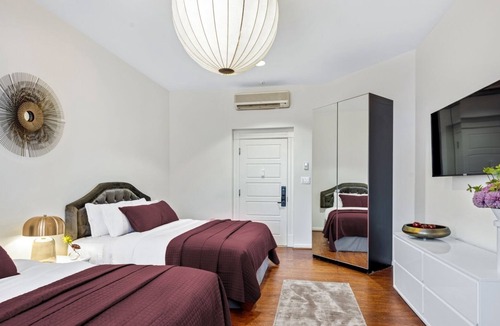 Bolton Hill Hotel | Double Bed Cozy Studio in Historic Mt. Vernon