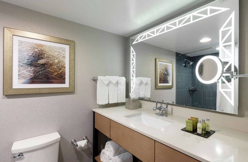 Crestline Heights Hotel | DoubleTree by Hilton Birmingham Perimeter Park