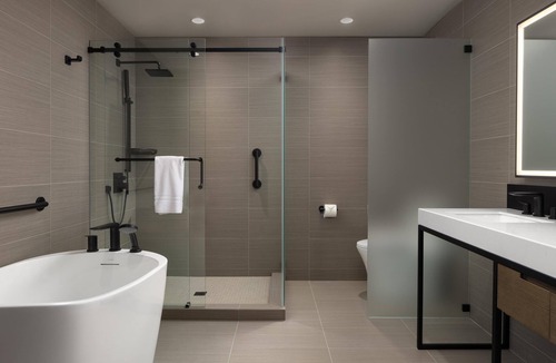 Westbank Hotel | DoubleTree by Hilton West Kelowna