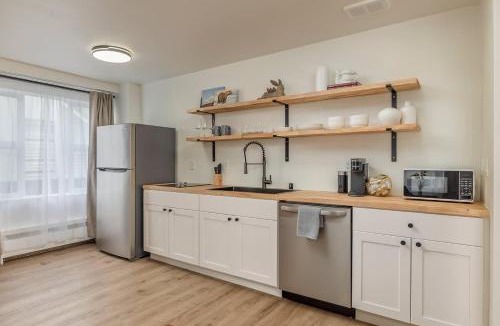 Downtown Anchorage Apartment | Downtown 1 Bedroom Flat with Views