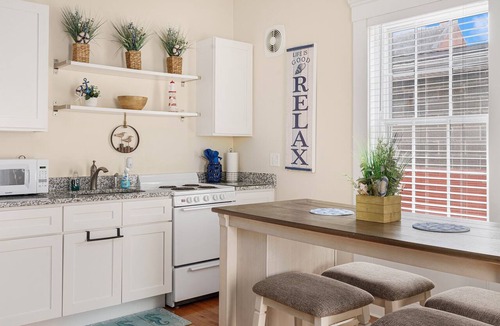 Bristol Apartment | Downtown Bristol Condo Near Ferry & Waterfront