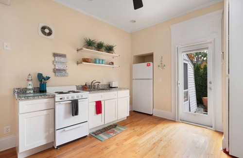 Bristol Apartment | Downtown Bristol Studio Near Ferry & Waterfront
