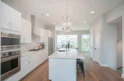 Nashville Villa | Downtown Modern, Rooftop Patio, Vanderbilt, 8 Beds