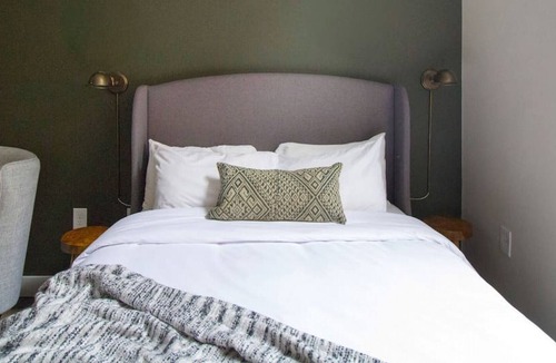 Beacon Hill Apartment | Downtown Studio | Students Welcome | W/D in unit