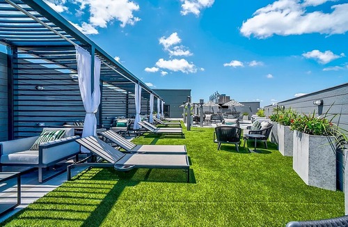 The Hill Apartment | Dreamy Lux Apt w/ Parking & Gym | Downtown at Yale