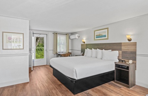 Eastham Hotel | Eagle Wing Inn - Cape Cod
