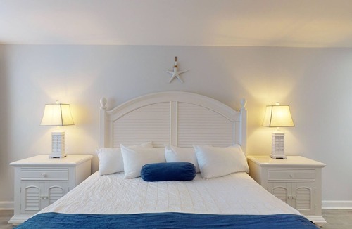 Lower Township Hotel | Elegant King Room for a Relaxing Beach Escape