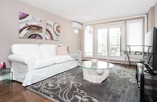 Fort Gary Apartment | Elegantly Designed 2 Bedroom Condo (Parking)