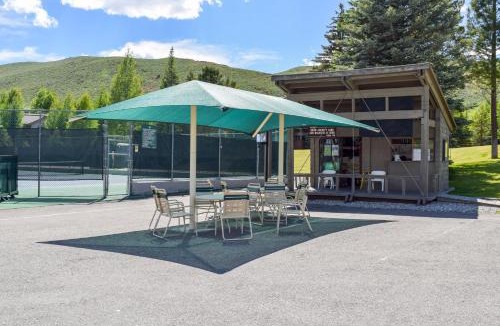 Elkhorn Village House | Elkhorn Escape