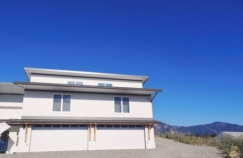 Creston House | Embedded between Selkirk and Purcell Mountains