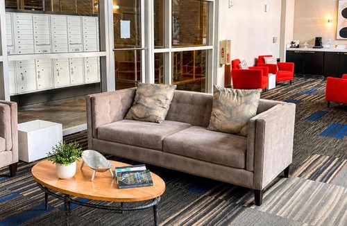 South Main Historic District Apartment | EMLuxe