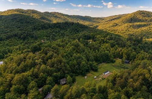 Purlear House | Enchanted Escape Romantic Mountain Cottage Near Boone
