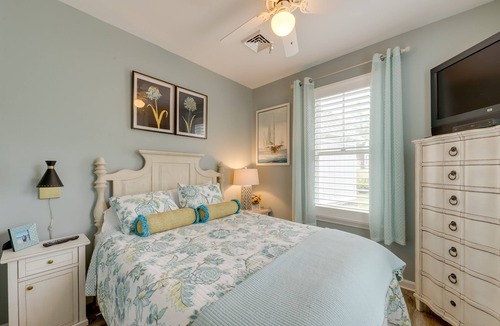 Wells Cottage | Endless Summer Beach Escape - 1 Mi to Moody Beach