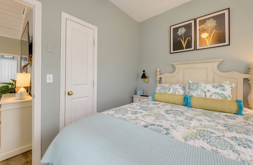 Wells Cottage | Endless Summer Beach Escape - 1 Mi to Moody Beach