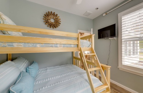Wells Cottage | Endless Summer Beach Escape - 1 Mi to Moody Beach