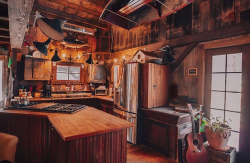 South Londonderry House | Enjoy this authentic and cozy VT Barn with Brand New Hot Tub