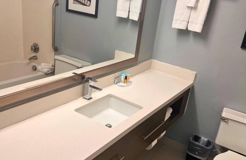 Mansfield Hotel | enVision Hotel & Conference Center Mansfield-Foxboro