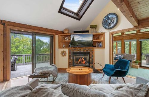 Lagrangeville House | ESKape Manor - Great Views Hot Tub & Fun Amenities