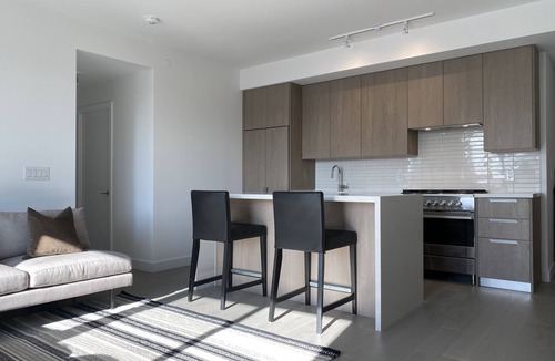 The Kingsway Condo | Executive 2 bed 2 bath condo in the Kingsway