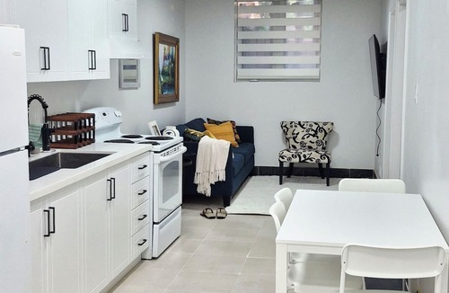 Birch Cliff Heights House | Executive 2BR Walkout Suite | BirchCliff | Scarborough | Toronto