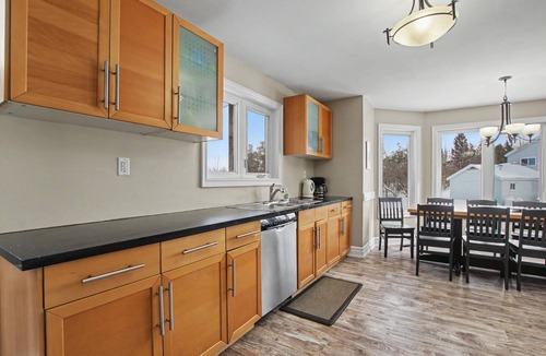 Swiss Meadows Cottage | Executive Blue Mountain Chalet, 6 Bedrooms, Sauna