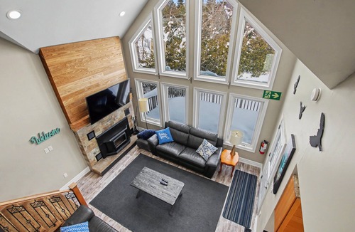 Swiss Meadows Cottage | Executive Blue Mountain Chalet, 6 Bedrooms, Sauna