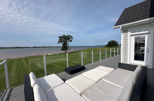 Cornwall House | Executive Water Front Home With Steps To Water, 15 Mins to Downtown
