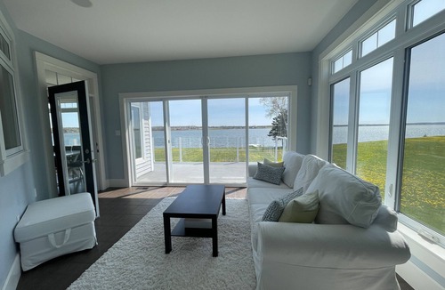Cornwall House | Executive Water Front Home With Steps To Water, 15 Mins to Downtown