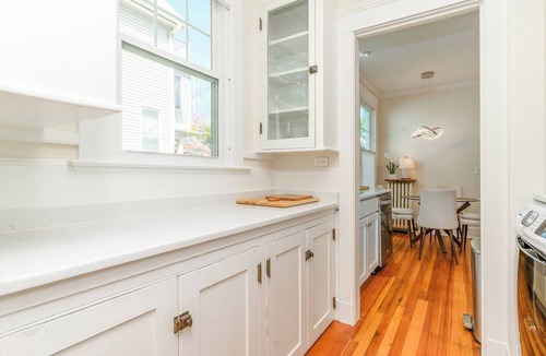 West New Haven Apartment | Experience a comfortable New Haven stay in this thoughtfully designed space. With easy access to downtown, Yale, and local hotspots, it’s the ideal home base for both business and leisure travelers.