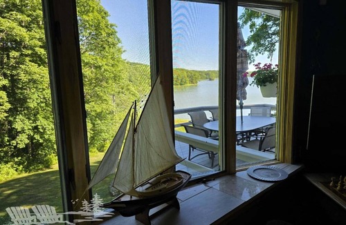 Damariscotta House | Experience stunning views at Bestview, a spacious 3-bedroom house in Damariscotta, ME.