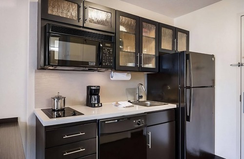 Burlington House | Explore North Shore from Boston - Pet-friendly Suites w/BBQ Facilities
