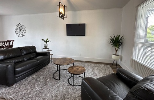 Walkerville House | Explore Windsor - Private Getaway in the Core