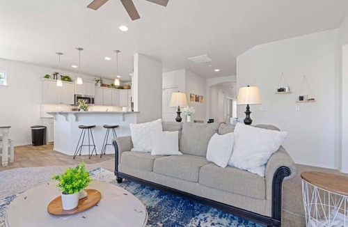 Caldwell House | Explorer’s House🔥Game Room + Firepit | Sleeps 10 | Family Friendly | Caldwell