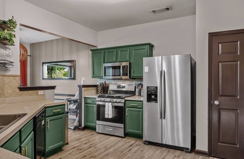 Gwinnett Place House | Family Friendly | Sleeps 10 - 4BR | I-85 Access