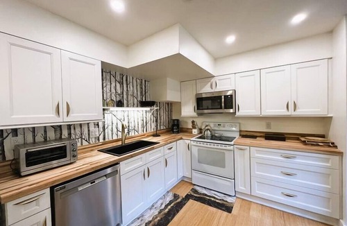 Stowe Area House | Fantastic location Stowe: Trailside, Spacious, Modern w/Pool