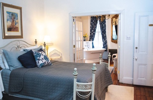 West Chester Bed & Breakfast | Faunbrook Bed & Breakfast
