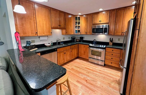 Carroll Condo | FC54 large mountain cottage with views