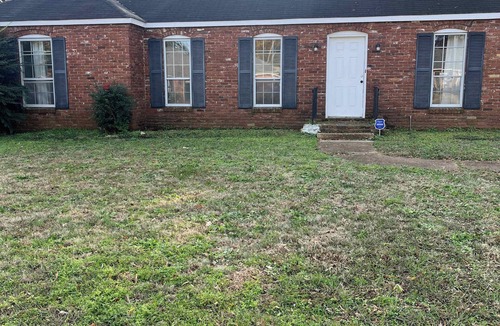 Parkway Village House | Fenced Yard, Centrally Located-Parkway Village Pad