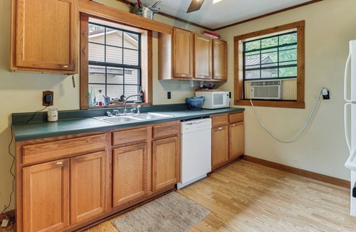 Delta House | Fire Pit, Patio, Views! Group Lodge in Cheaha Mtns