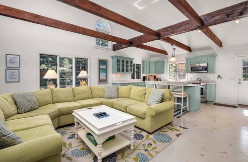 East Harwich House | Fire Pit, Sun Room, Central AC, and Games!