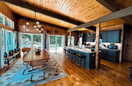 Diamond Point House | Fish Point Hideaway – Lakefront Retreat with 6 Bedrooms & 4 Baths on Lake George