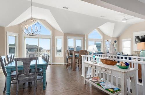 Ocean Sands House | Fish Tank
