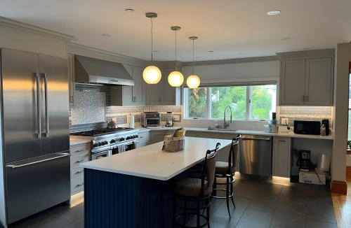 Winthrop House | Forever Green Manor - 6 bedroom - Stunning Ocean Views