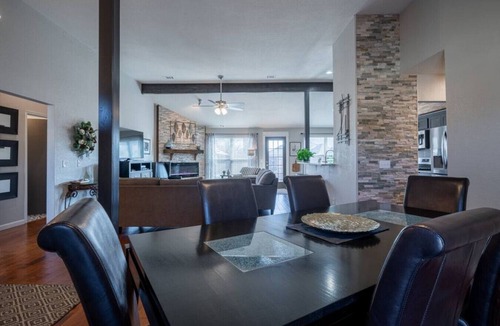 Edmond House | Fox Hunt · Modern, Updated Home · Pet-Friendly