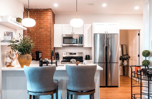 Fox Point Apartment | Fox Point Landing Residences